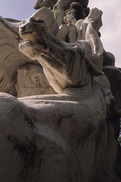 Fontaine au titan ; détails ; tête de cheval.