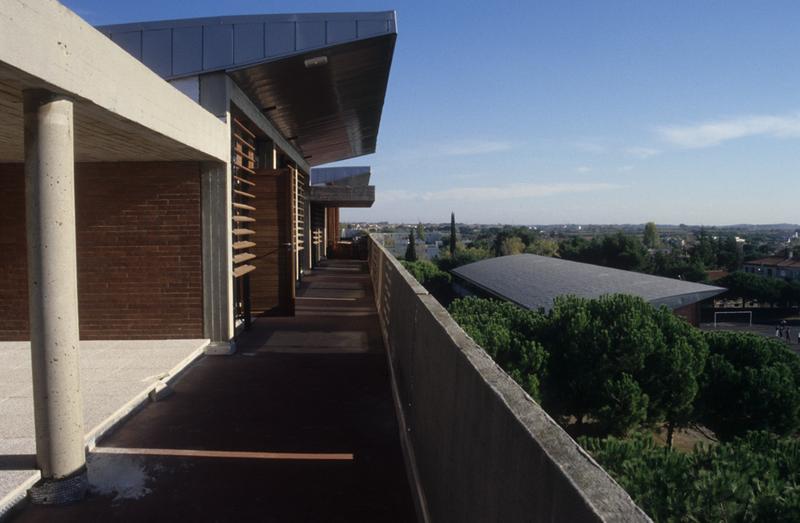 Dernier niveau sur terrasses du bâtiment principal.