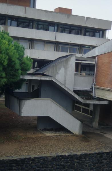 Escalier extérieur sud-est.