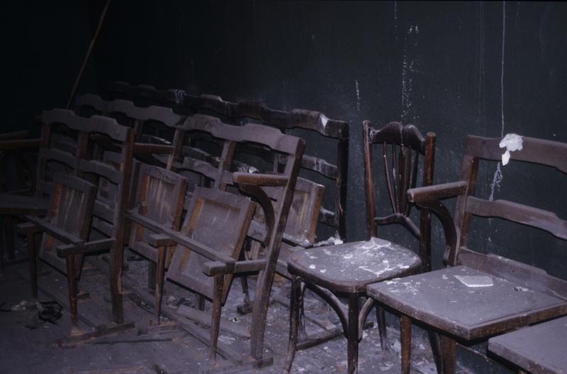 Intérieur ; chaises.