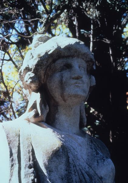 Jardin ; buste féminin en hermès par Injalbert.