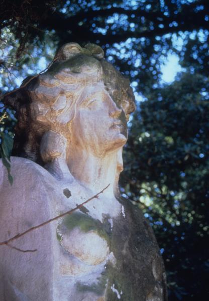 Jardin ; buste féminin en hermès par Injalbert.