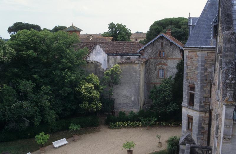 bâtiments des communs.