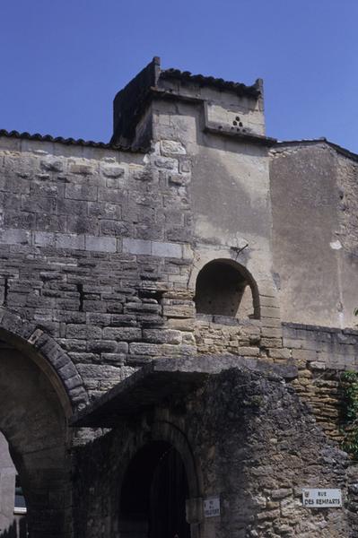 Porte fortifiée.