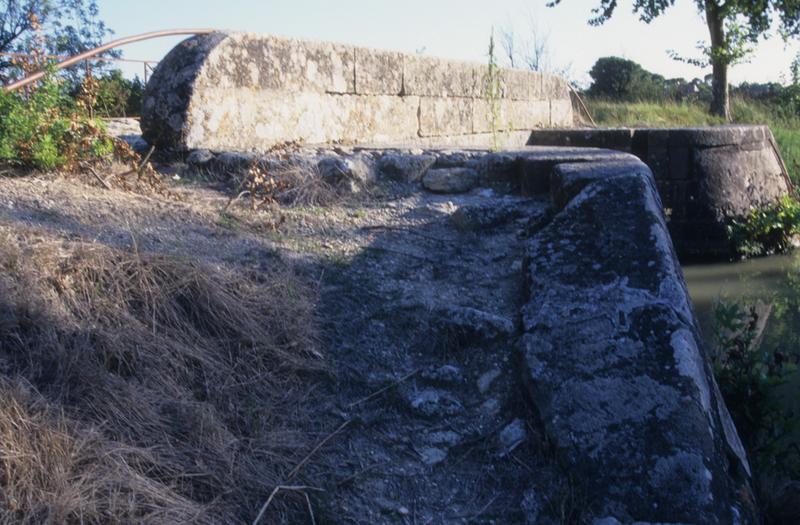 Ouvrage autour du canal ; épanchoir à siphon du Fer de Mulet.