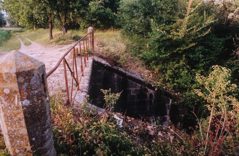 Ouvrage autour du canal ; épanchoir à siphon du Fer de Mulet.