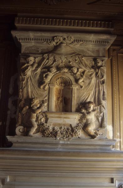 Intérieur ; cheminée ; détail.