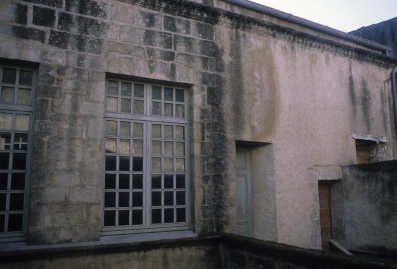 Grande cour ; étage extrémité sud-ouest.