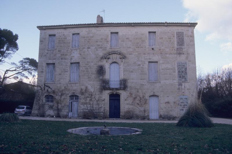 Façade ouest : traces de reprises dans la maçonnerie.