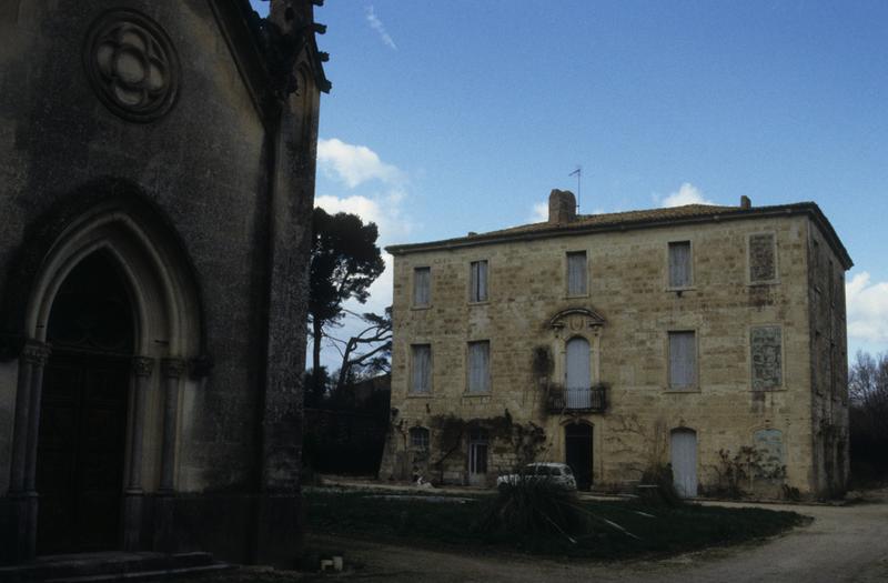 Vue d'ensemble du château de l'ouest.