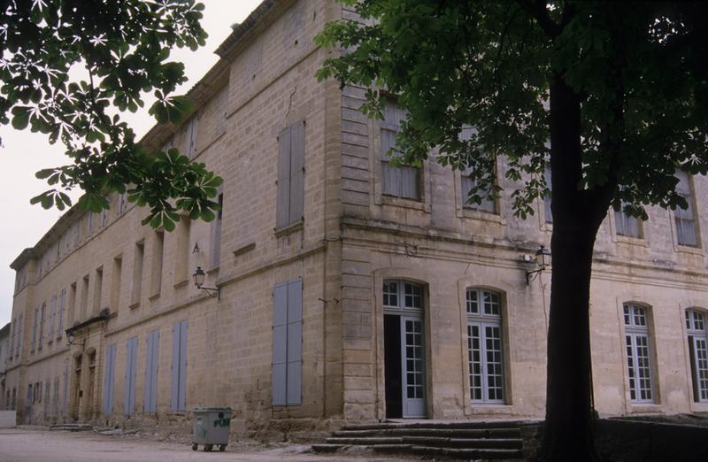 Façades principale et latérale.