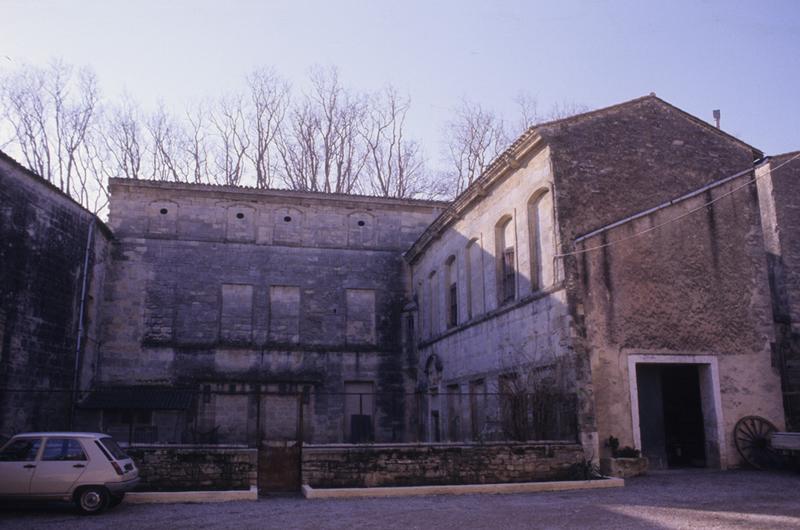 Chapelle des évêques : bâtiment sur cour perpendiculaire à l'aile principale.