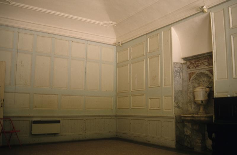 Intérieur ; salle à manger rez-de-chaussée de l'aile ouest.