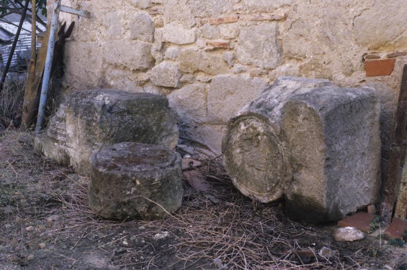 Chapiteaux détachés.