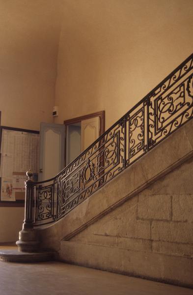 Intérieur ; escalier.