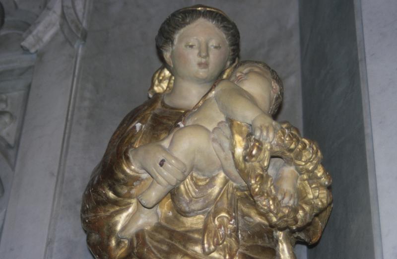 Statue en bois doré et peint : Vierge à l'enfant.