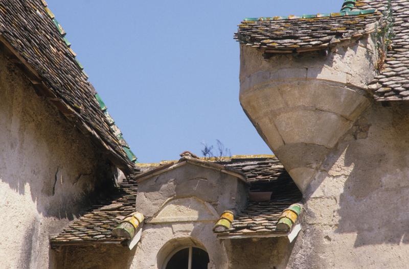 Cour ; bâtiment ; détail.