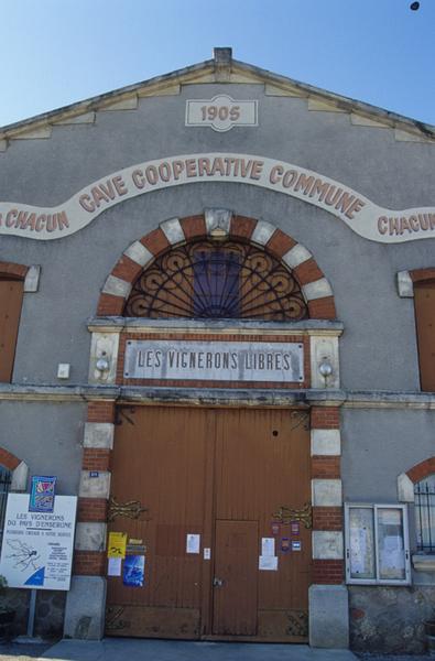 Façade du bâtiment principal.