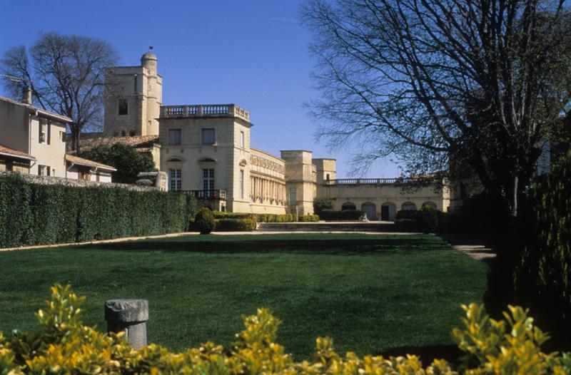 Vue générale du jardin vers la cour.