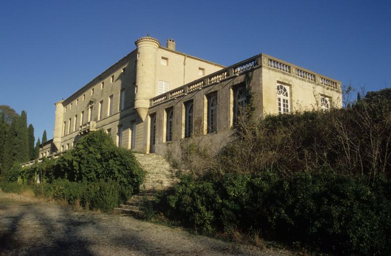 Façade sur les terrasses du jardin.