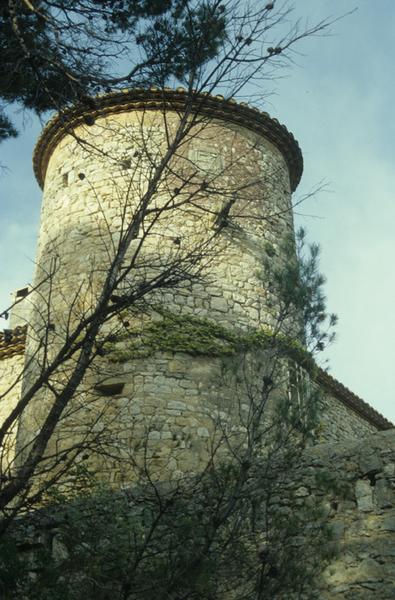 Tour et fortifications.