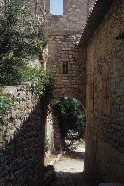 Porte fortifiée.