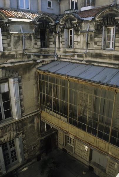 Bâtiments donnant sur la cour intérieure.