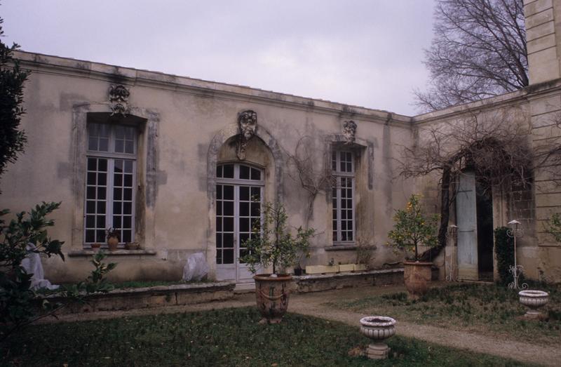 Partie arrière avec jardin.