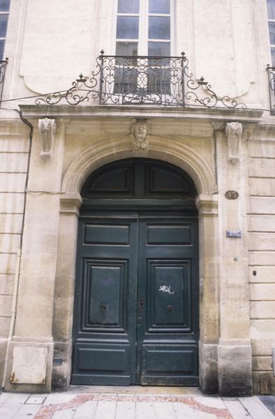 Façade rue Grand'Rue Jean-Moulin ; porte.