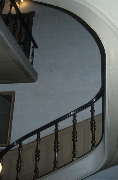 Intérieur ; rampe d'escalier.