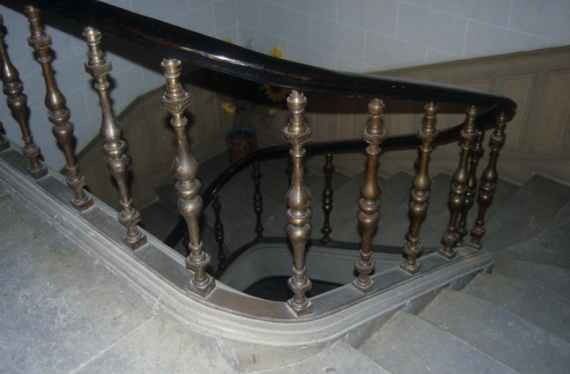 Intérieur ; rampe d'escalier.