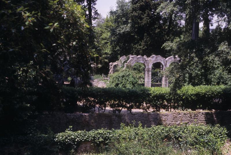 Noria dite du tertre de Narcissa avec ses arcades en remplois.