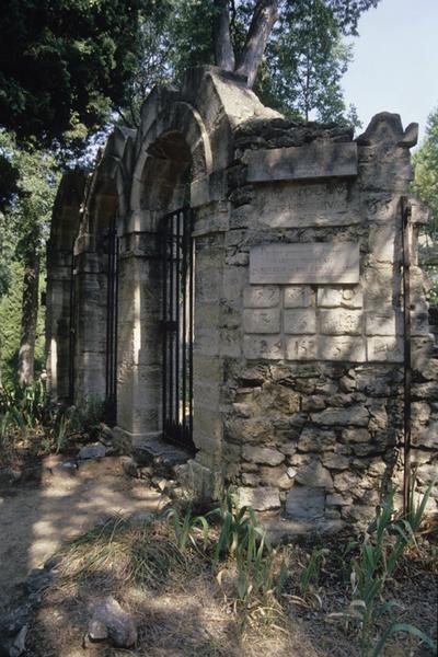 Noria dite du tertre de Narcissa avec ses arcades en remplois.