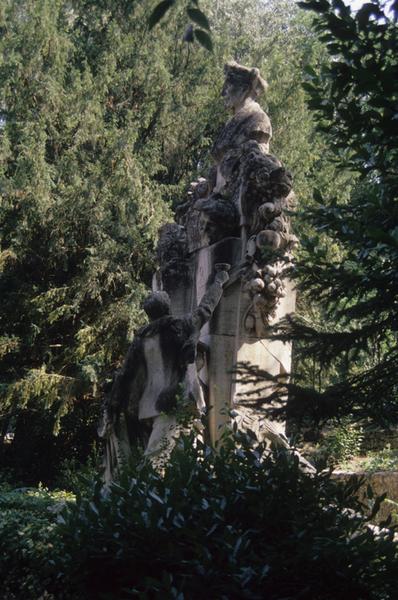 Monument à Rabelais.