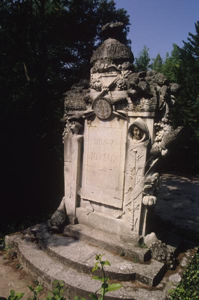 Monument à Rabelais.