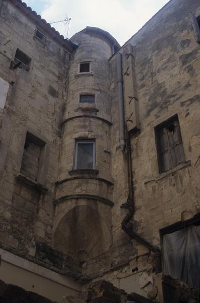 Façades avec tourelle d'angle.