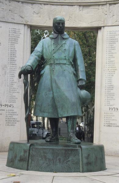 Statue de soldat par Joachim Costa (1920).