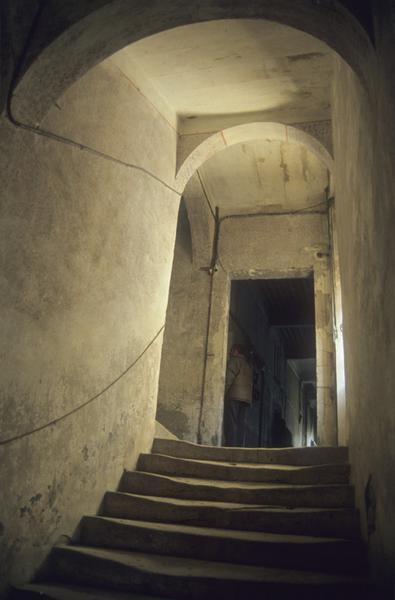 Intérieur ; escalier.