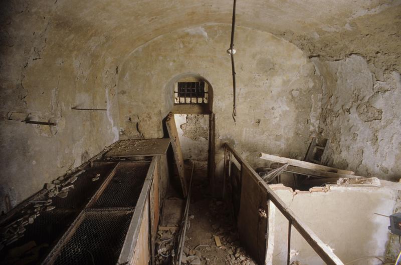 Intérieur ; sous-sols ; salle voûtée.