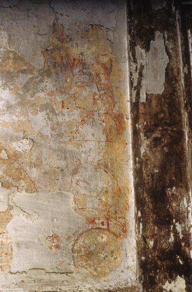 Intérieur ; traces de peintures murales.