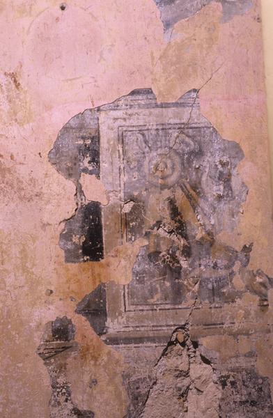 Intérieur ; traces de peintures murales.