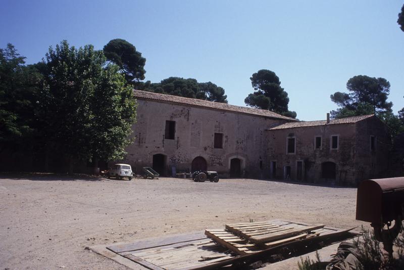 Cour des communs ; bâtiments annexes.