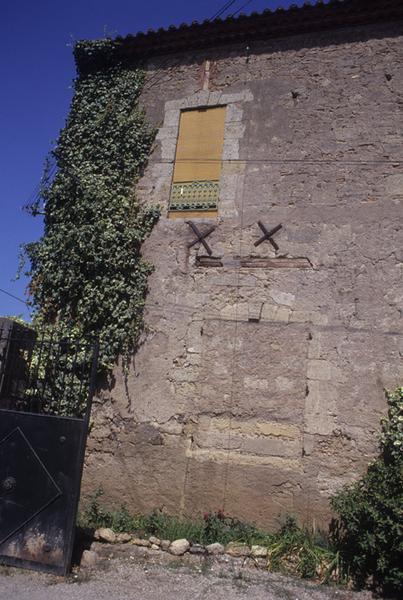 Cour des communs ; bâtiments annexes.