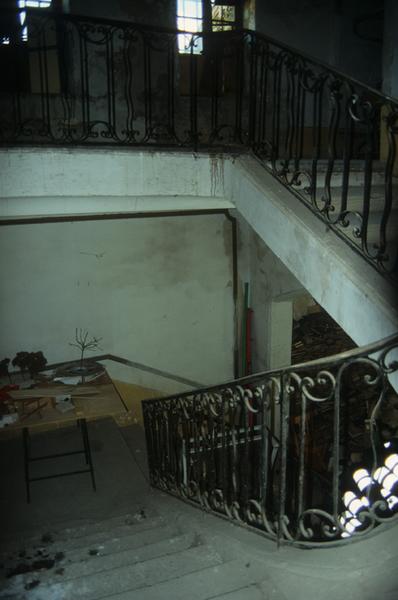 Intérieur ; aile sud-est ; escalier.