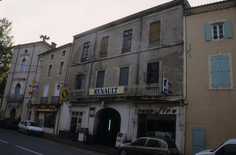 Partie est des anciens bâtiments monastiques ; façade sur la rue.