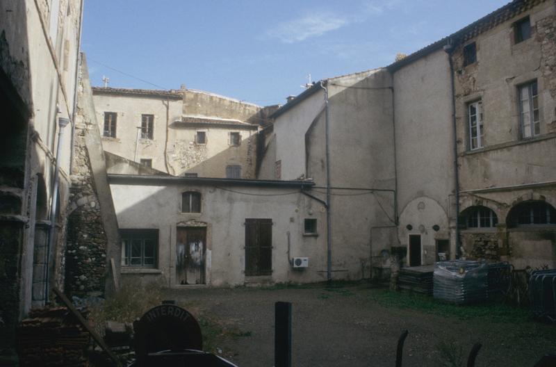 Ancien cloître ; galerie est.