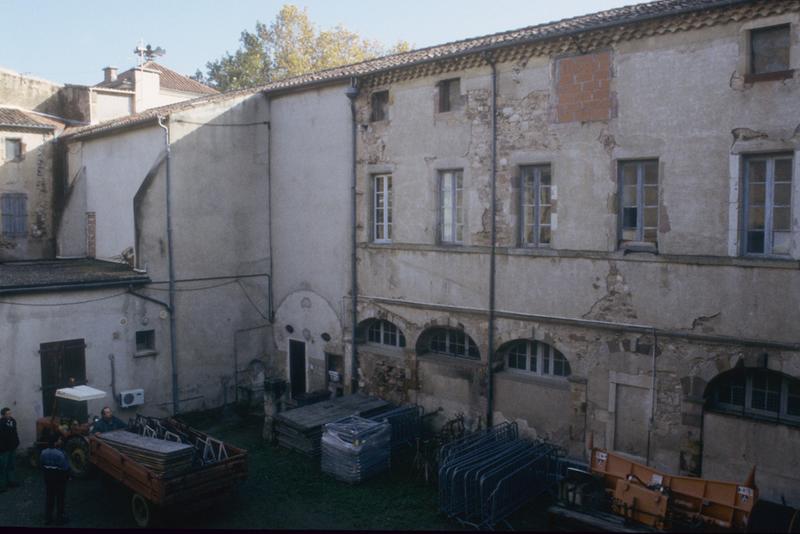 Ancien cloître ; galerie sud-est.