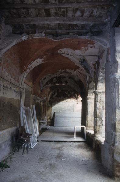 Ancien cloître ; galerie nord-est.