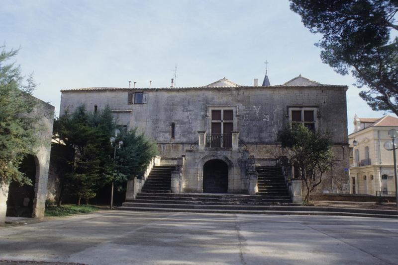 Bâtiment de l'ancien château ; façade princpale.