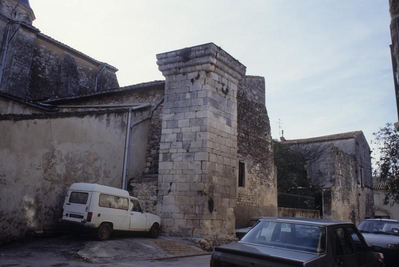 Vestiges de l'ancien château.